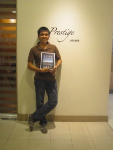 Filipino entrepreneur and business consultant LLOYDLUNA gets an iPad