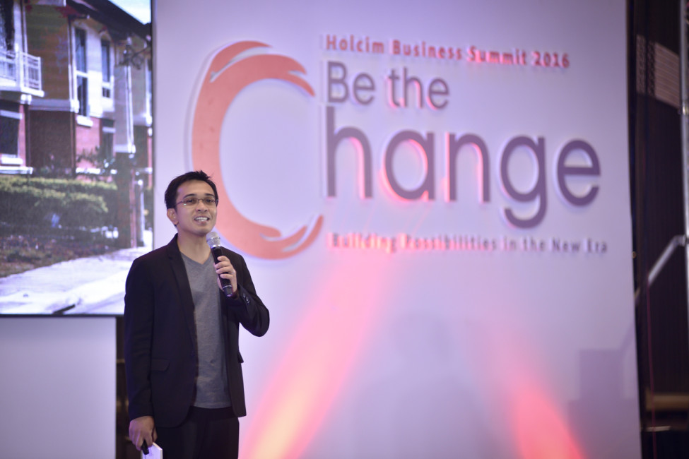 Asian Filipino motivational speaker Lloyd Luna on personal branding