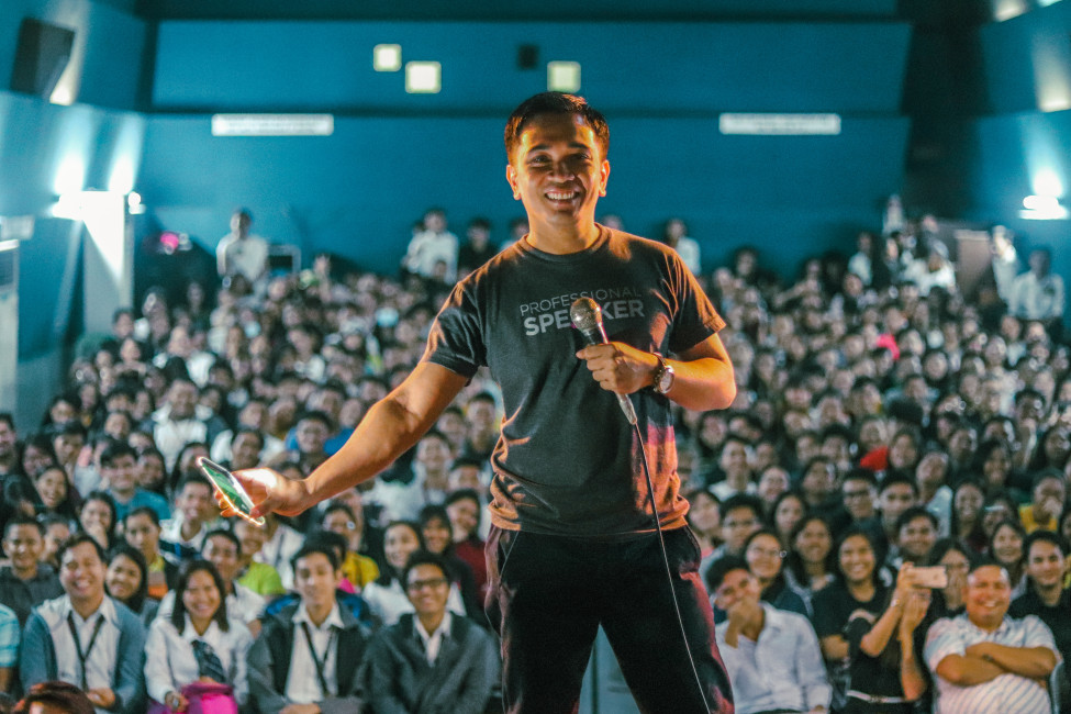 Filipino Leadership Speaker Lloyd Luna